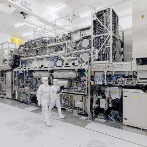 ASML 展示价值 3.8 亿美元的 High-NA EUV 光刻机，重达15万公斤 ...